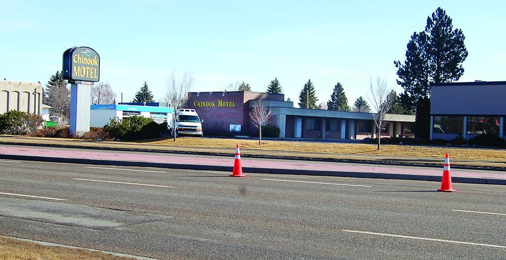 Chinook Motel เลทบริดจ์ ภายนอก รูปภาพ