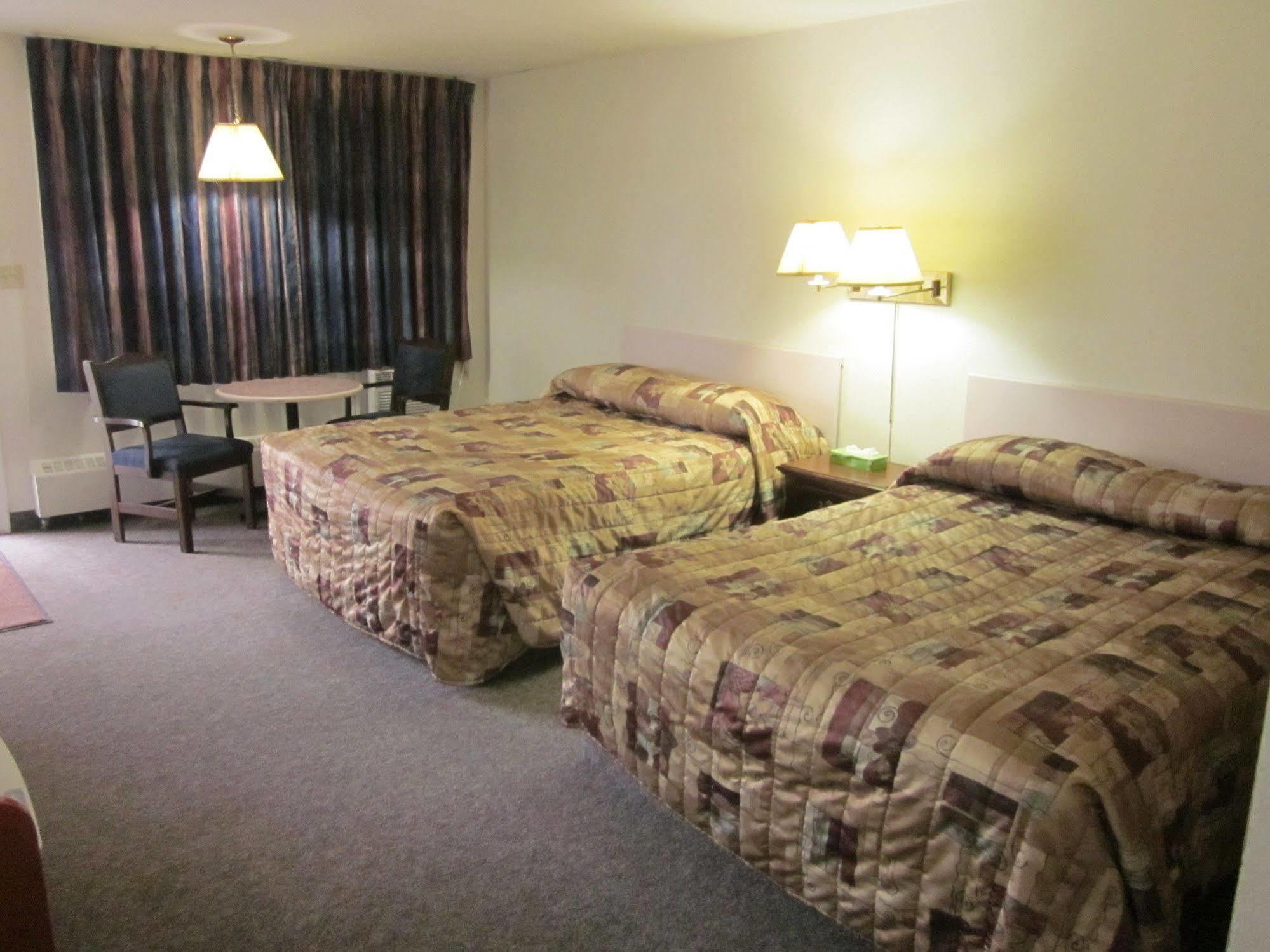 Chinook Motel เลทบริดจ์ ภายนอก รูปภาพ