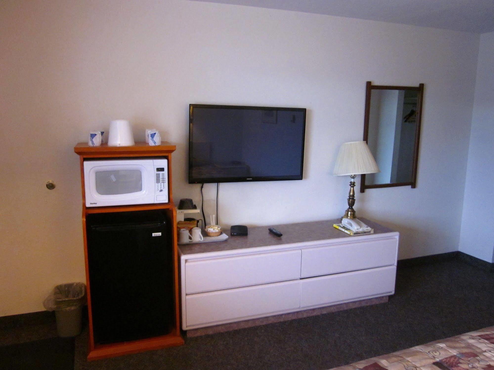 Chinook Motel เลทบริดจ์ ภายนอก รูปภาพ